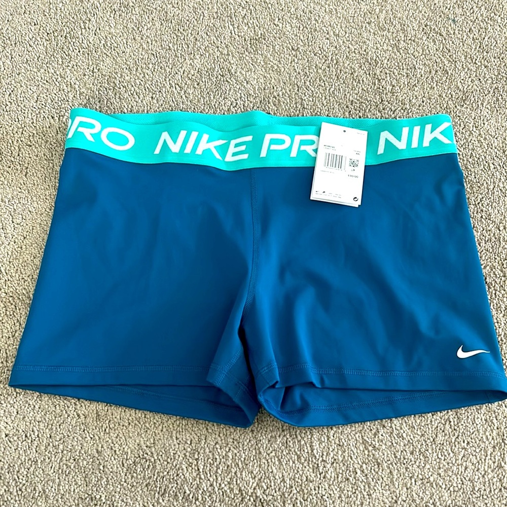NWT 3 in Nike Pro